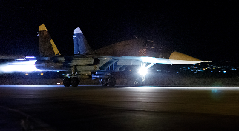 Illustration for article titled Intense Night Shots Show Russian Jets Blasting Out Of Syrian Base